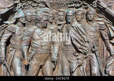 Il bassorilievo dello Zar Alessandro I della Russia generali Mikhail Kutuzòv, Michael Barclay de Tolly & Pyotr Bagratiòn presso Alexander Garden a Mosca, Russia Foto Stock