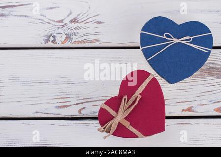 Scatole regalo a forma di cuore con spazio per la copia. Foto Stock