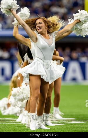 Indianapolis, Indiana, Stati Uniti d'America. 1 dicembre, 2019. Indianapolis Colts cheerleaders eseguire nella seconda metà del gioco tra il Tennessee Titans e Indianapolis Colts a Lucas Oil Stadium, Indianapolis, Indiana. Credito: Scott Stuart/ZUMA filo/Alamy Live News Foto Stock