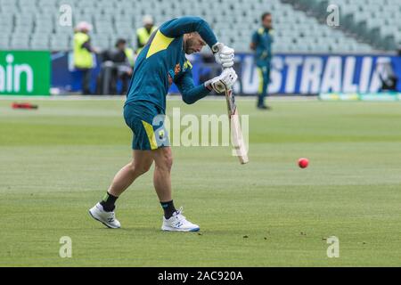 Adelaide, Australia 2 dicembre 2019 . Australian cricketer Matteo Wade in pratica prima di iniziare il gioco il giorno 4 della seconda giornata di dominio test notturno tra l Australia e il Pakistan a Adelaide Oval. Australia conduce 1-0 in 2 serie di match .Credito: amer ghazzal/Alamy Live News Foto Stock