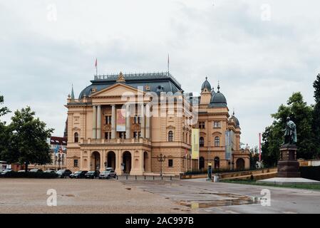Schwerin, Germania - 2 Agosto 2019: Staatliches Museum di Schwerin, Museo di Stato Schwerin, un nuvoloso giorno di estate Foto Stock