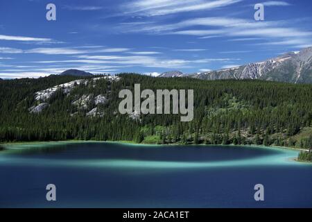 Il lago di smeraldo, lago, vedere, paesaggio di montagna, mountain range, gebirgslandschaft, berglandschaft, Yukon, Canada, kanada, nord ame Foto Stock