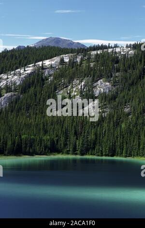 Il lago di smeraldo, lago, vedere, paesaggio di montagna, mountain range, gebirgslandschaft, berglandschaft, Yukon, Canada, kanada, nord ame Foto Stock