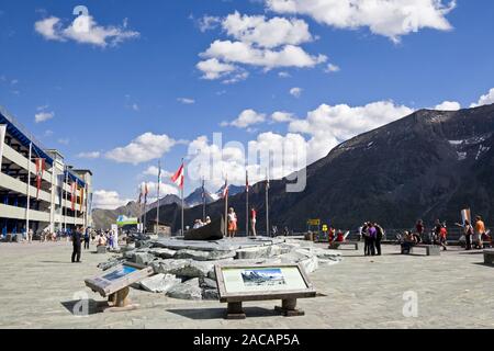 I turisti il Kaiser Franz Josefs Hoehe, Grossglockner Strada alpina, Parco Nazionale Hohe Tauern, Carinzia, Austria, turisti un Foto Stock