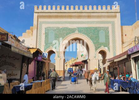 Cancello interno Bab Boujeloud, Medina di Fez, Marocco, Africa del Nord Foto Stock