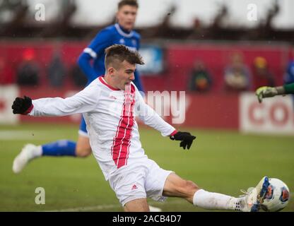 Bloomington, Stati Uniti. 01 Dic, 2019. Indiana University di Joshua Penn (11) gioca contro University California Santa Barbara durante un torneo del NCAA sweet 16 soccer game al Armstrong Stadium di Bloomington.(punteggio finale; Indiana University 0:1 University California Santa Barbara) Credito: SOPA Immagini limitata/Alamy Live News Foto Stock