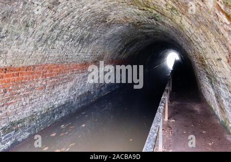 Ellesmere Tunnel sulla Llangollen ramo del Shropshire Union Canal vicino a Ellesmere, Shropshire Foto Stock