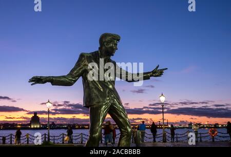 Statua di Billy Fury al Royal Albert Dock di Liverpool Foto Stock