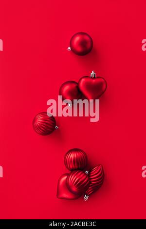Natale di giocoleria palle e forma di cuore. Foto Stock