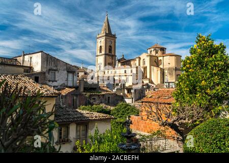 Der Ort Novara di Sicilia, Sizilien, Italien, Europa | Novara di Sicilia villaggio, Sicilia, Italia, Europa Foto Stock