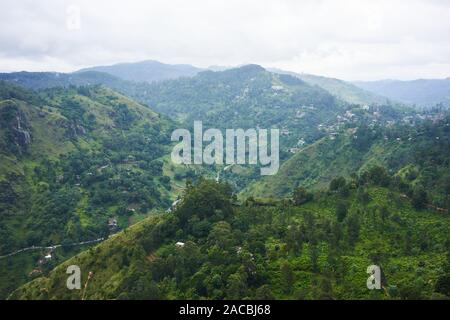 Vista aerea di Ella e la circostante zona di montagna Foto Stock