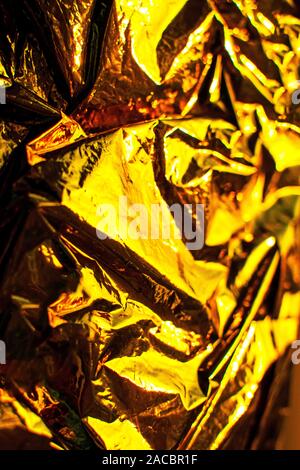 Natale luminoso sfondo dorato. Giallo lucido di lamina di oro texture. Foto Stock