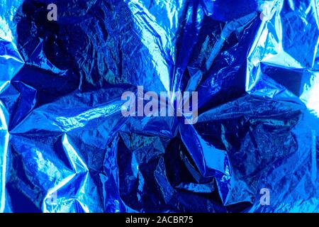 Luminose Natale e Anno Nuovo sfondo blu. Shiny blu texture di lamina. Foto Stock