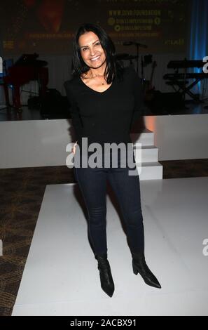 Los Angeles, California, USA. 01 Dic, 2019. Kathrine Narducci, al 29 dive annuale semplicemente cantare sulla Giornata mondiale contro l AIDS a Taglyan complesso culturale a Los Angeles, la California il 1 dicembre 2019. Credit Faye Sadou/MediaPunch Foto Stock