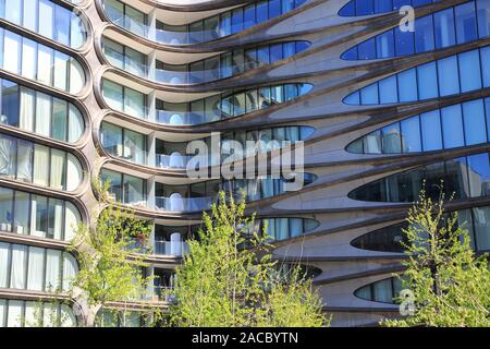 Appartamento Edificio progettato dall'architetto Zaha Hadid, 520 West 28th Street, Chelsea, Manhattan, New York City, Stati Uniti d'America Foto Stock