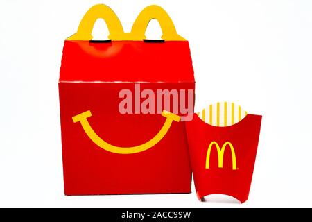 McDonald's Happy Meal scatola di cartone. McDonald's è un ristorante fast food chain Foto Stock