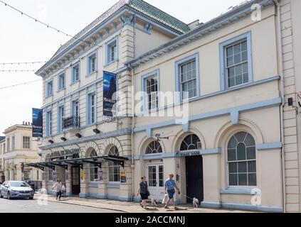 Barnstaple Queen's Theatre, Boutport Street, Barnstaple, Devon, Inghilterra, Regno Unito Foto Stock