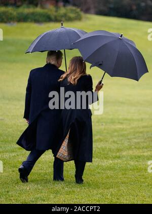 Washington, Stati Uniti. 02Dec, 2019. Presidente Donald Trump e la First Lady Melania Trump partono alla Casa Bianca per il vertice della NATO nel Regno Unito, in Washington, DC il Lunedi, 2 dicembre 2019. Foto di Kevin Dietsch/UPI Credito: UPI/Alamy Live News Foto Stock