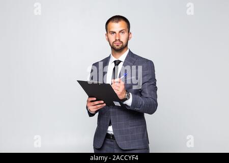 Giovane imprenditore bello fare notare sullo sbozzato isolati su sfondo bianco Foto Stock