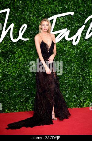 Stella Maxwell frequentando il Fashion Awards 2019 presso la Royal Albert Hall, Kensington Gore, Londra. Foto Stock