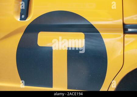 New York Novembre 28 2019: Giallo Taxi in New York, NY, STATI UNITI D'AMERICA. - Immagine Foto Stock