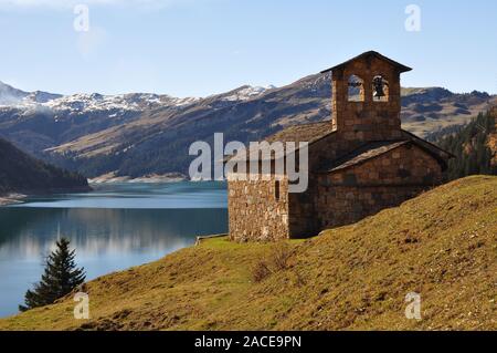 La piccola cappella di Roselend lago Foto Stock