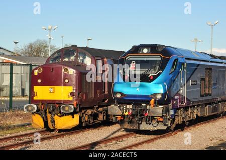 Classi 37 e 68 locomotive diesel, 37706 e 68029 "coraggioso" presso la stazione di York, North Yorkshire, Inghilterra, Regno Unito Foto Stock