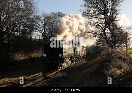 34092 Città di pozzetti capi passato Springside Farm sulla East Lancs ferrovia. Foto Stock