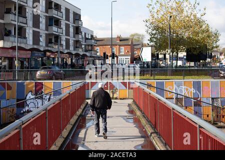 Il sottopassaggio a Perry Barr Shopping Centre, Birmingham. Foto Stock