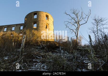 Soleggiato torre di castello di Borgholm in Svezia e nella stagione invernale Foto Stock