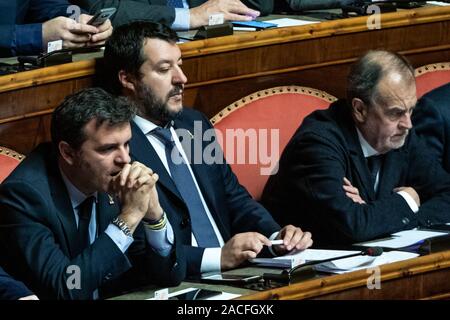 Lega partito politico leader Matteo Salvini assiste le informazioni sulle modifiche alla stabilità europea meccanismo (MES) presso la Camera dei Deputati a Montecitorio. Foto Stock