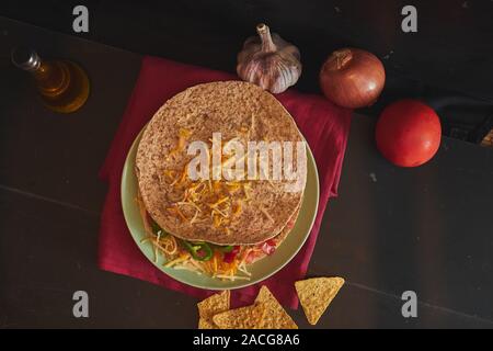 Quesadilla con pomodoro e olio d'oliva, pepe e aglio Foto Stock