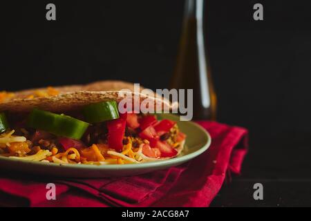 Quesadilla con pomodoro e olio d'oliva, pepe e aglio Foto Stock