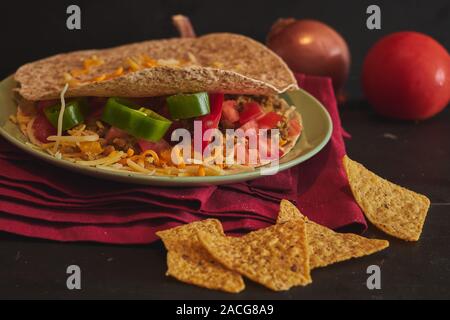 Quesadilla con pomodoro e olio d'oliva, pepe e aglio Foto Stock
