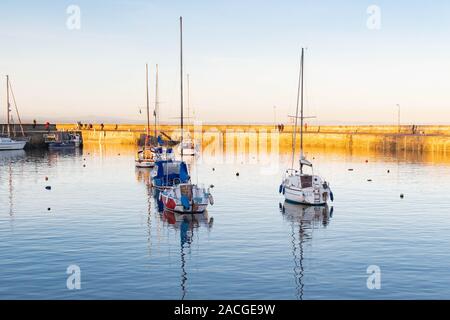 Fisherrow Harbour, Musselburgh nel tardo pomeriggio di sole invernale, Est Lothinan, Scotland, Regno Unito Foto Stock