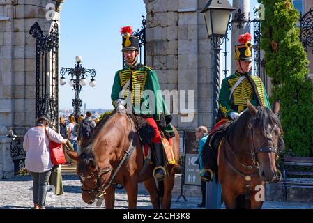 Ungherese Royal Horse Guards al Castello di Budapest, Ungheria Foto Stock
