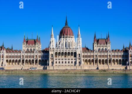 Parlamento ungherese edificio sulle rive del Danubio, Budapest, Ungheria Foto Stock