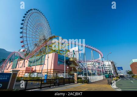 YOKOHAMA, Giappone - Marzo 26, 2019: Ruota Gigante Cosmo orologio 21 ain Minatomirai Yokohama, Giappone Foto Stock