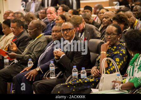 (191203) -- KIGALI, Dicembre 3, 2019 (Xinhua) -- il Ruanda Paul Kagame (terza R) assiste la cerimonia di apertura della conferenza internazionale sull'AIDS e le Malattie Sessualmente Trasmissibili in Africa (ICASA) a Kigali, Ruanda, Dicembre 2, 2019. (Foto di Cirillo Ndegeya/Xinhua) Foto Stock