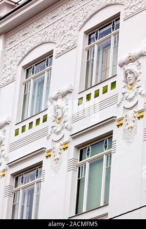 Splendidamente ristrutturato casa in stile art nouveau Foto Stock