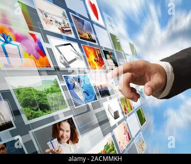 La mano di raggiungere lo streaming di immagini Foto Stock