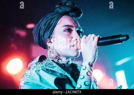 Copenhagen, Danimarca. 02Dec, 2019. Il malese cantante e cantautore Yuna esegue un concerto dal vivo a BETA in Copenhagen. (Photo credit: Gonzales foto/Mathias Kristensen/Alamy Live News). Foto Stock