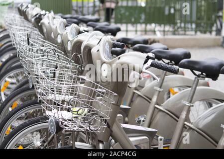 Biciclette Velib a Parigi, Francia Foto Stock