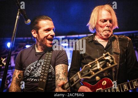 Oslo, Norvegia. 03rd, novembre 2019. La American hard rock band Black Star piloti esegue un concerto dal vivo a Krøsset in Oslo. Qui il cantante e il chitarrista Ricky Warwick (L) è visto dal vivo sul palco con il chitarrista Scott Gorham (R). (Photo credit: Gonzales foto - Terje Dokken). Foto Stock