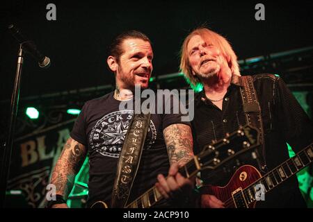 Oslo, Norvegia. 03rd, novembre 2019. La American hard rock band Black Star piloti esegue un concerto dal vivo a Krøsset in Oslo. Qui il cantante e il chitarrista Ricky Warwick (L) è visto dal vivo sul palco con il chitarrista Scott Gorham (R). (Photo credit: Gonzales foto - Terje Dokken). Foto Stock