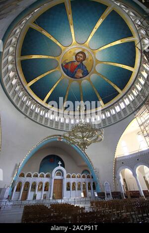 Interno della cattedrale cattolica romana di Tirana in Albania Foto Stock