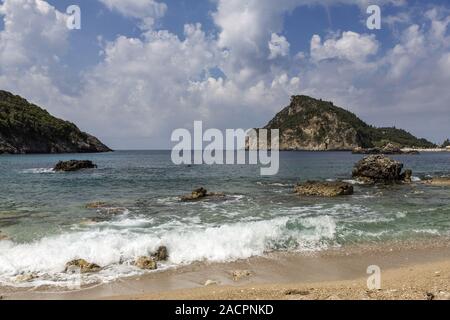 La spiaggia di Akrotiri, Paleokastritsa, Corfù Foto Stock