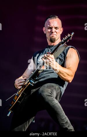 HELLFEST OPENAIR FESTIVAL, CLISSON, Francia - 2017/06/18: Mark Tremonti, il chitarrista della band americana Alter Bridge, suonare dal vivo sul palco del Hellfest Openair Festival 2017 Foto Stock