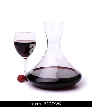 Decanter con vino rosso e vetro Foto Stock