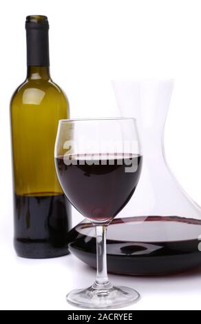 Decanter, bottiglia e bicchiere di vino Foto Stock